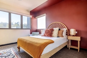 In-room safe, soundproofing, WiFi, bed sheets
