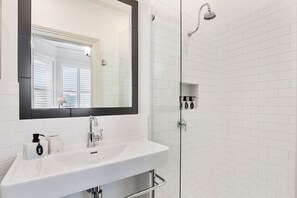 Cartela | Bathroom - The Rivulet (Sandy Bay)