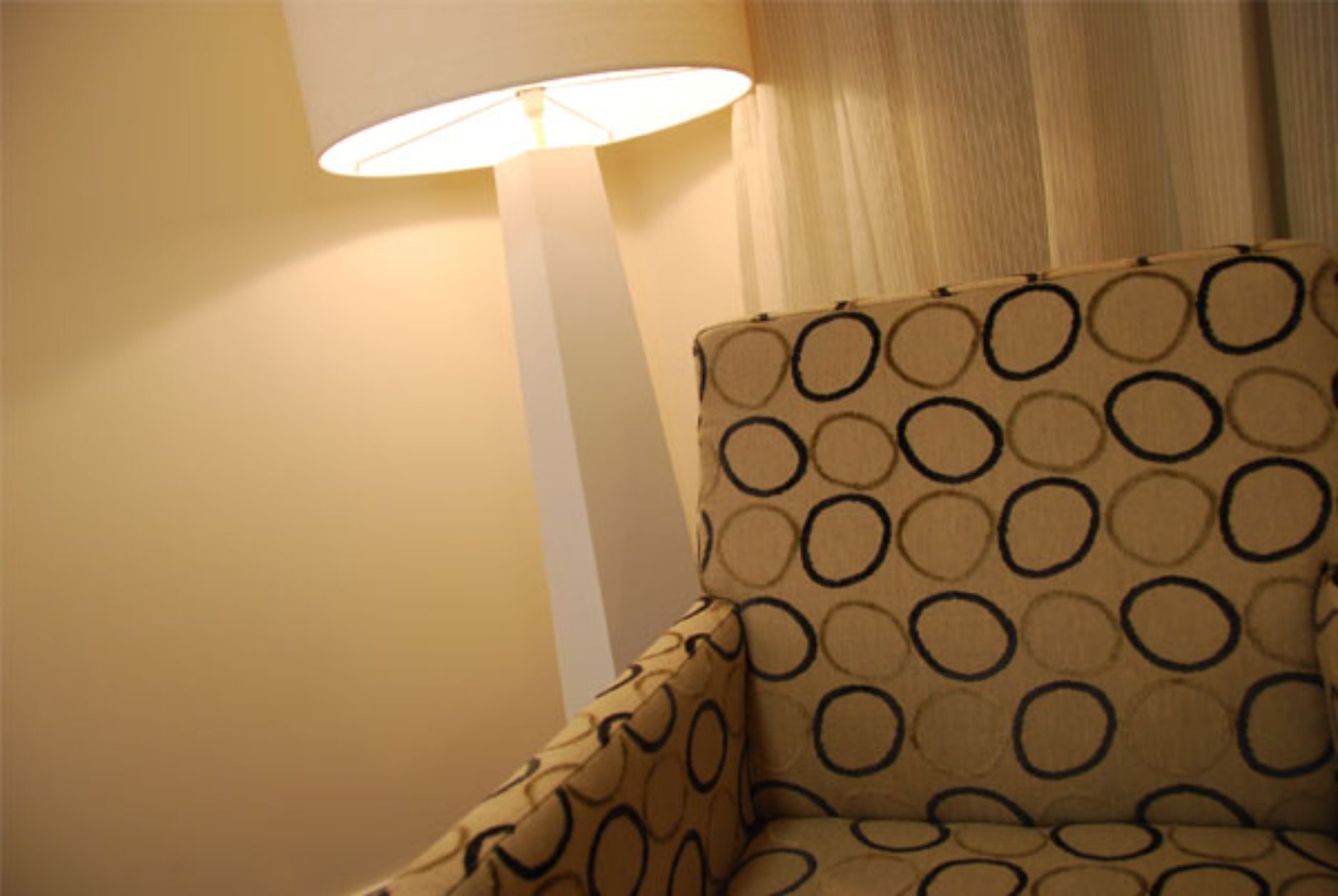 standard queen room | premium bedding, minibar, in-room safe, individually decorated