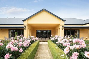 Courtyard - The Barn Accommodation (Ob Flat)