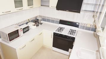 Ocean view Suite with kitchen | Private kitchen | Fridge, coffee/tea maker, electric kettle