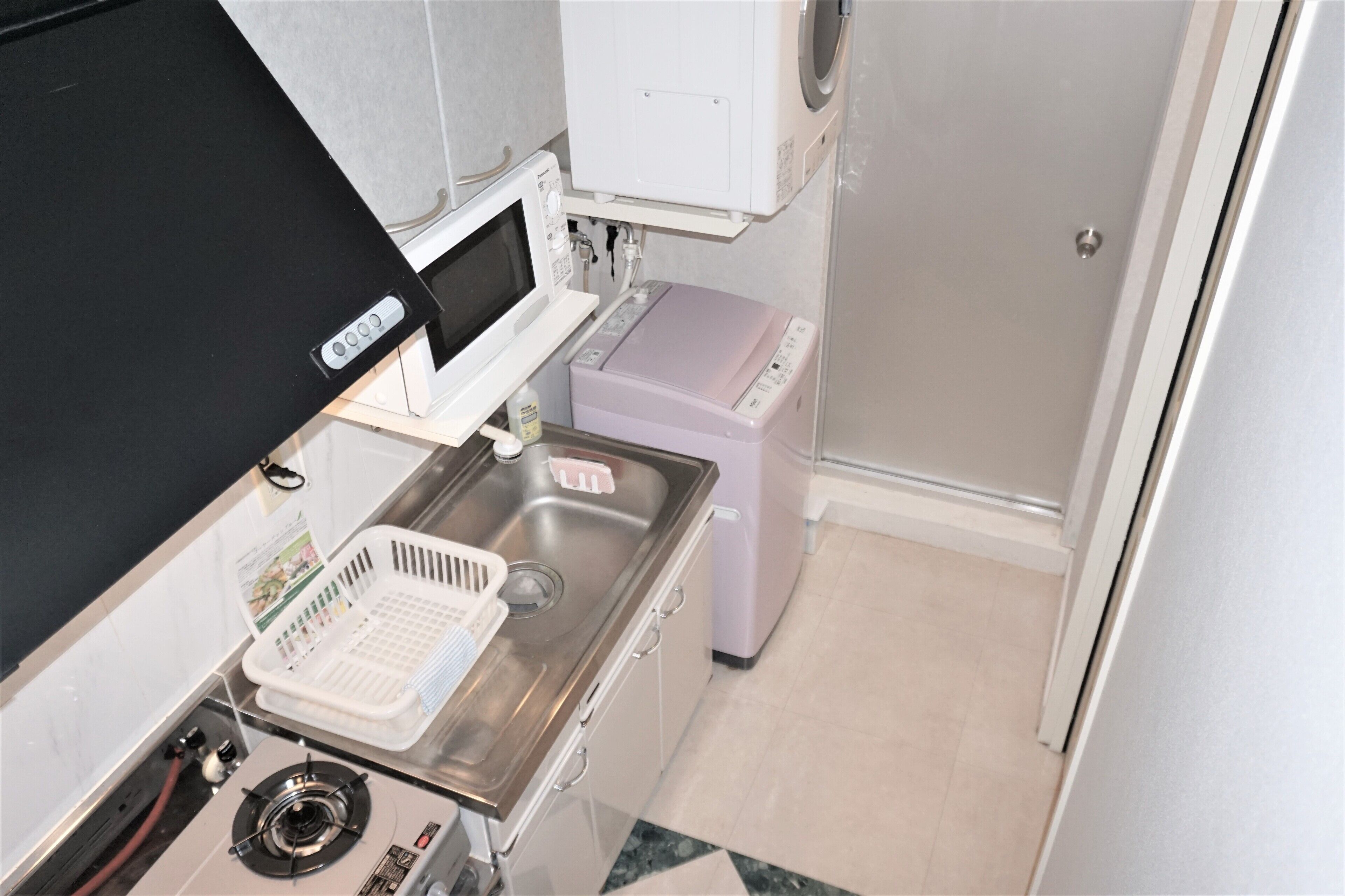 Fridge, coffee/tea maker, electric kettle