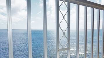 Ocean View 4LDK Executive, Non Smoking | Balcony view