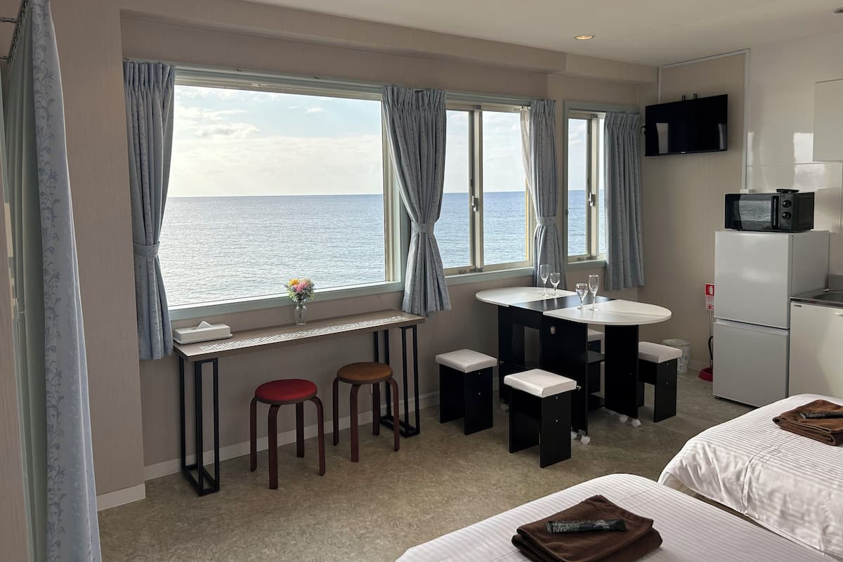 Iron/ironing board, free WiFi, bed sheets