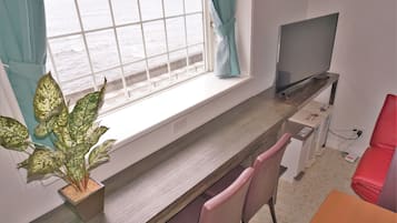 Basic Twin Room, 1 Bedroom, Kitchen, Ocean View | Room amenity