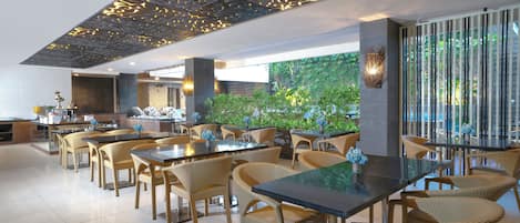 Desayuno buffet (IDR 80000 por persona)