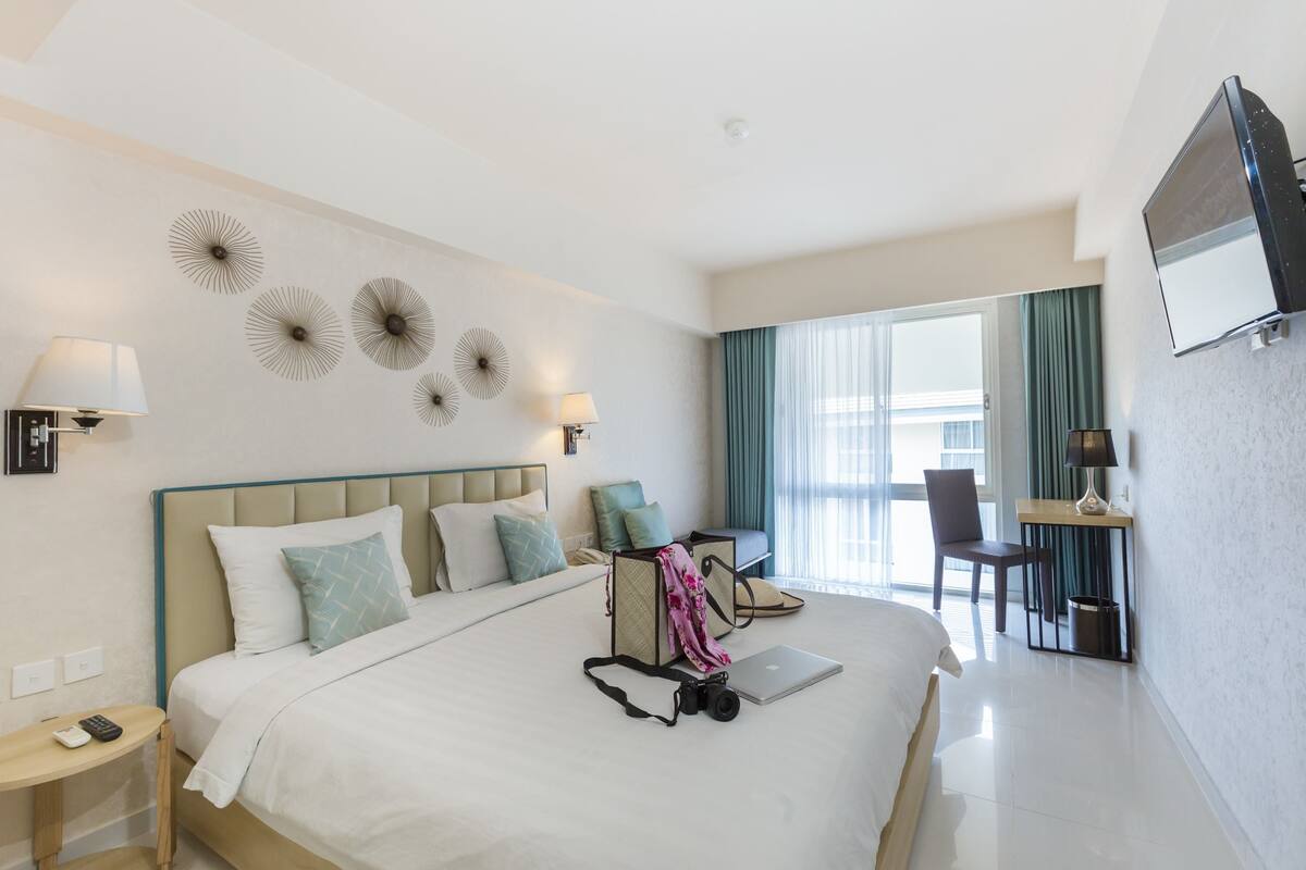 Nệm Select Comfort, két bảo mật tại phòng, bàn 