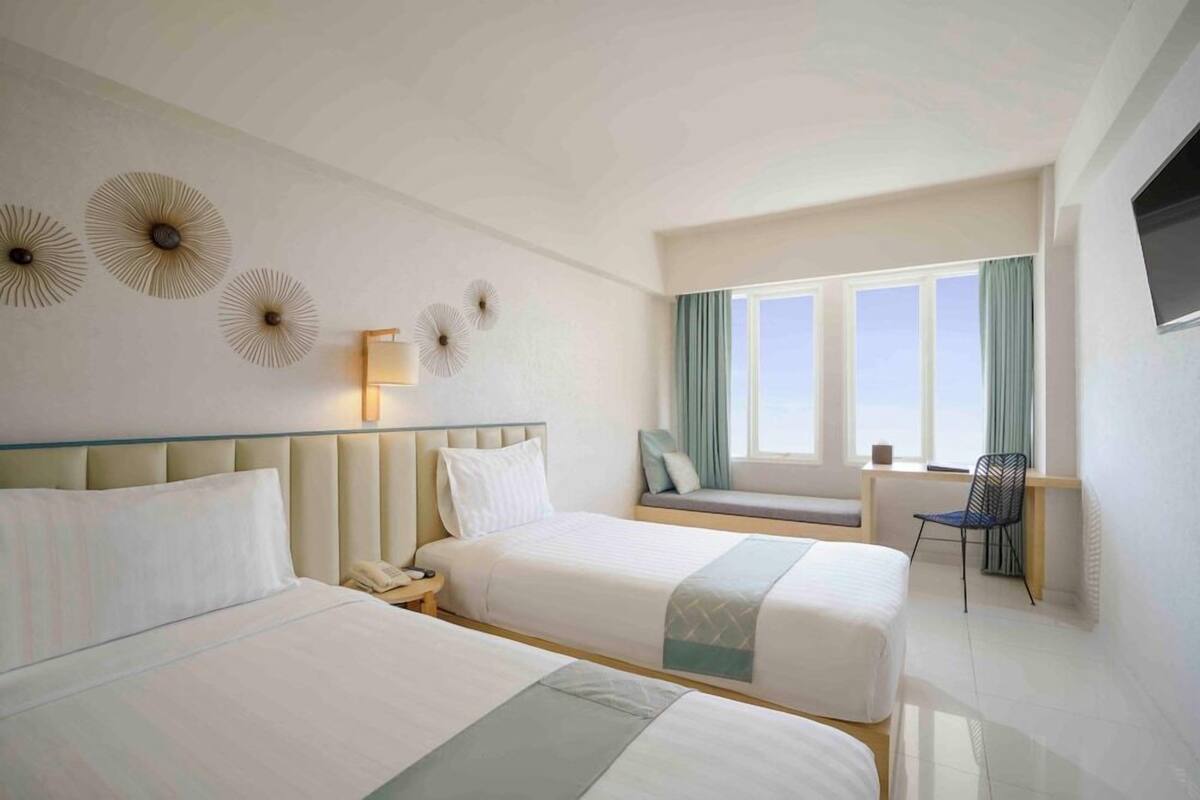 Nệm Select Comfort, két bảo mật tại phòng, bàn 