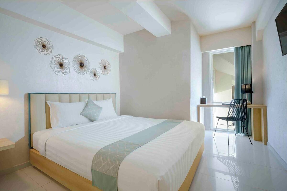 Nệm Select Comfort, két bảo mật tại phòng, bàn 