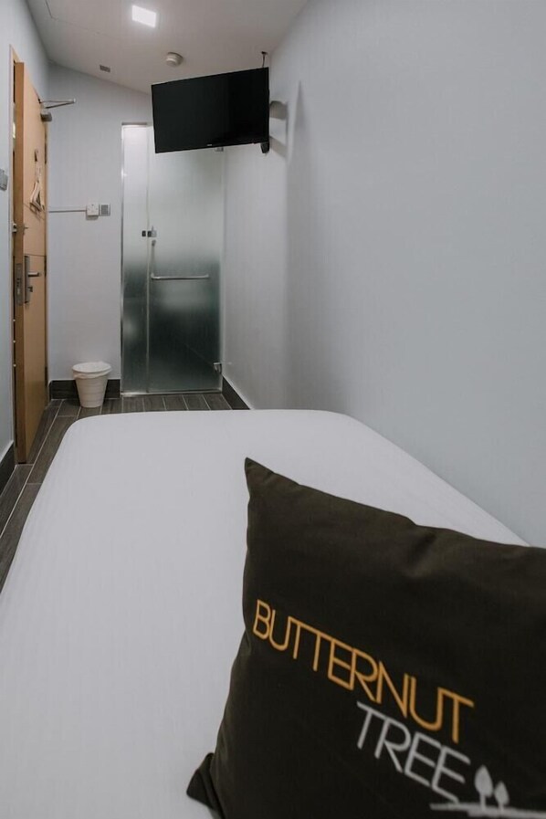 Individually furnished, iron/ironing board, free WiFi