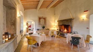 Bao gồm bữa sáng buffet hàng ngày