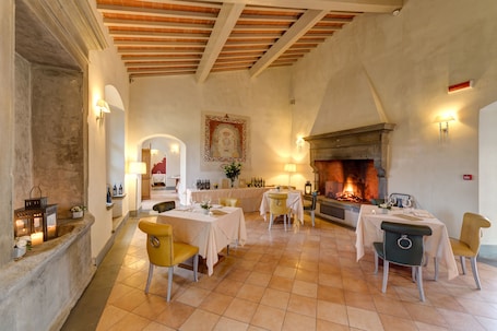 Free daily buffet breakfast. Villa Tolomei Hotel & Resort