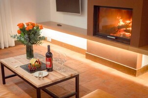Apartment, 2 Bedrooms | Living area
