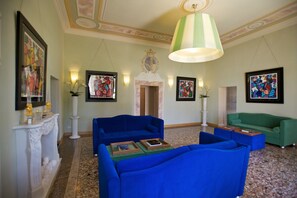 Interior detail - Villa Tolomei Hotel & Resort (Florence)