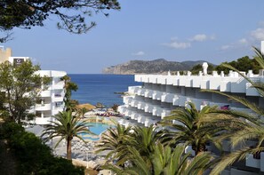 Aerial view - FERGUS Style Cala Blanca Suites (Calvia)