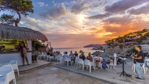 Bar ved bassenget