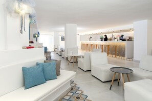 2 間酒吧/酒廊、池畔酒吧