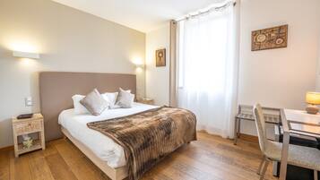 Chambre Double Standard | Minibar, coffres-forts dans les chambres, bureau, rideaux occultants