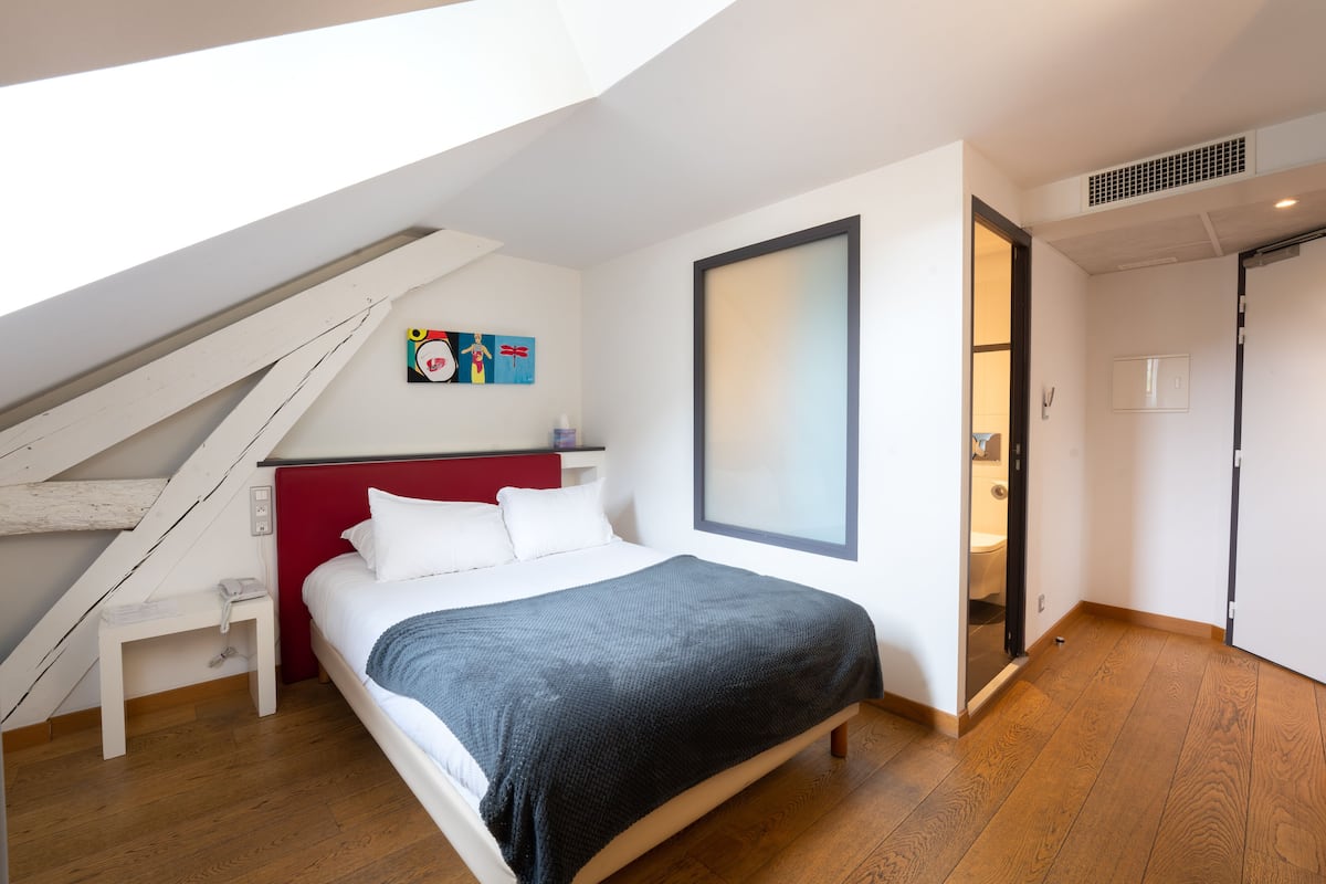 standard double room (without lift ) | minibar, in-room safe, desk, blackout curtains