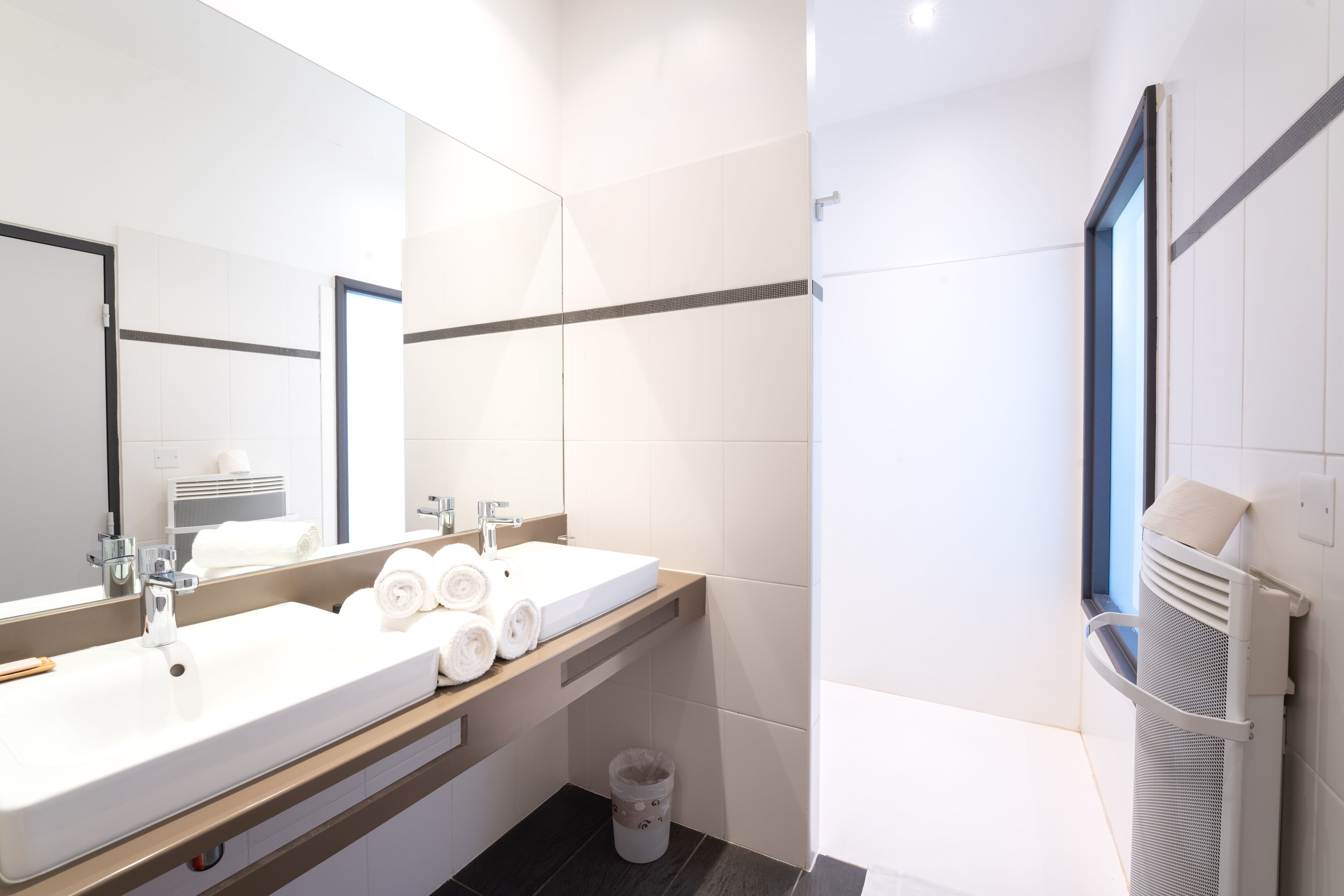 standard double room (without lift ) | bathroom | free toiletries, hair dryer, towels