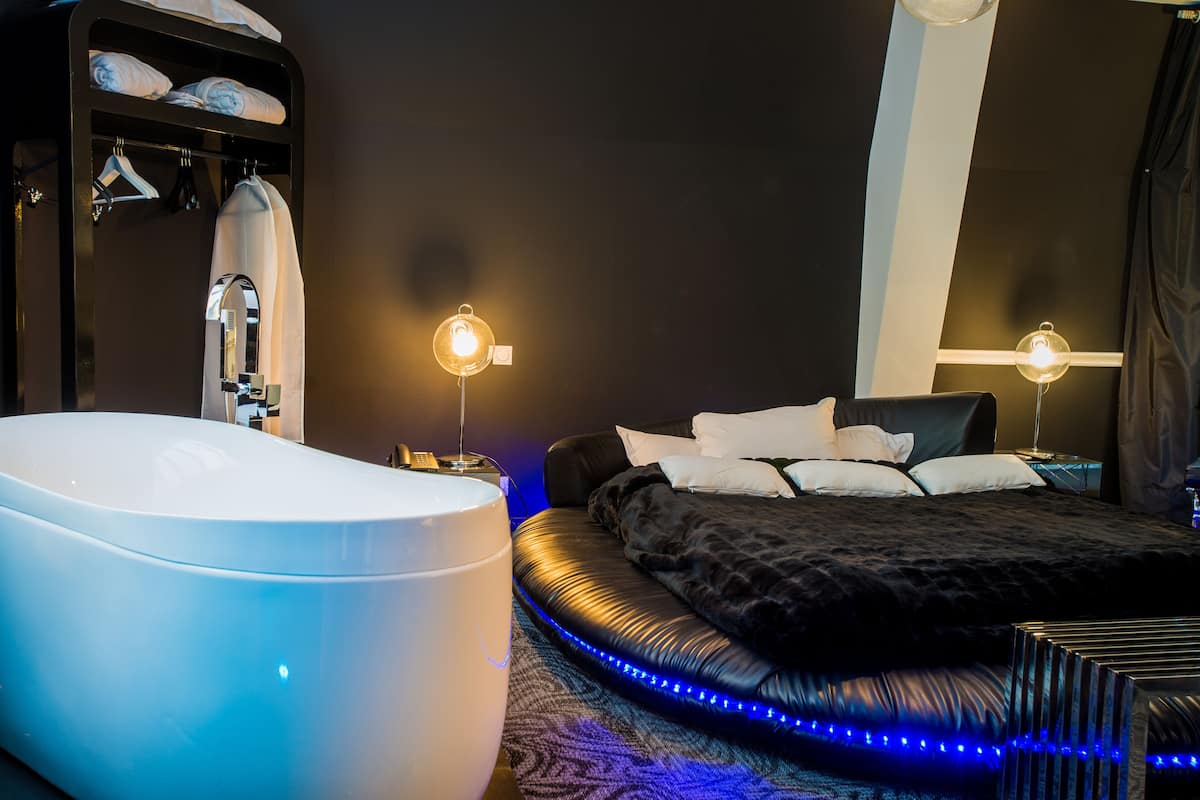 premium bedding, in-room safe, individually decorated, desk