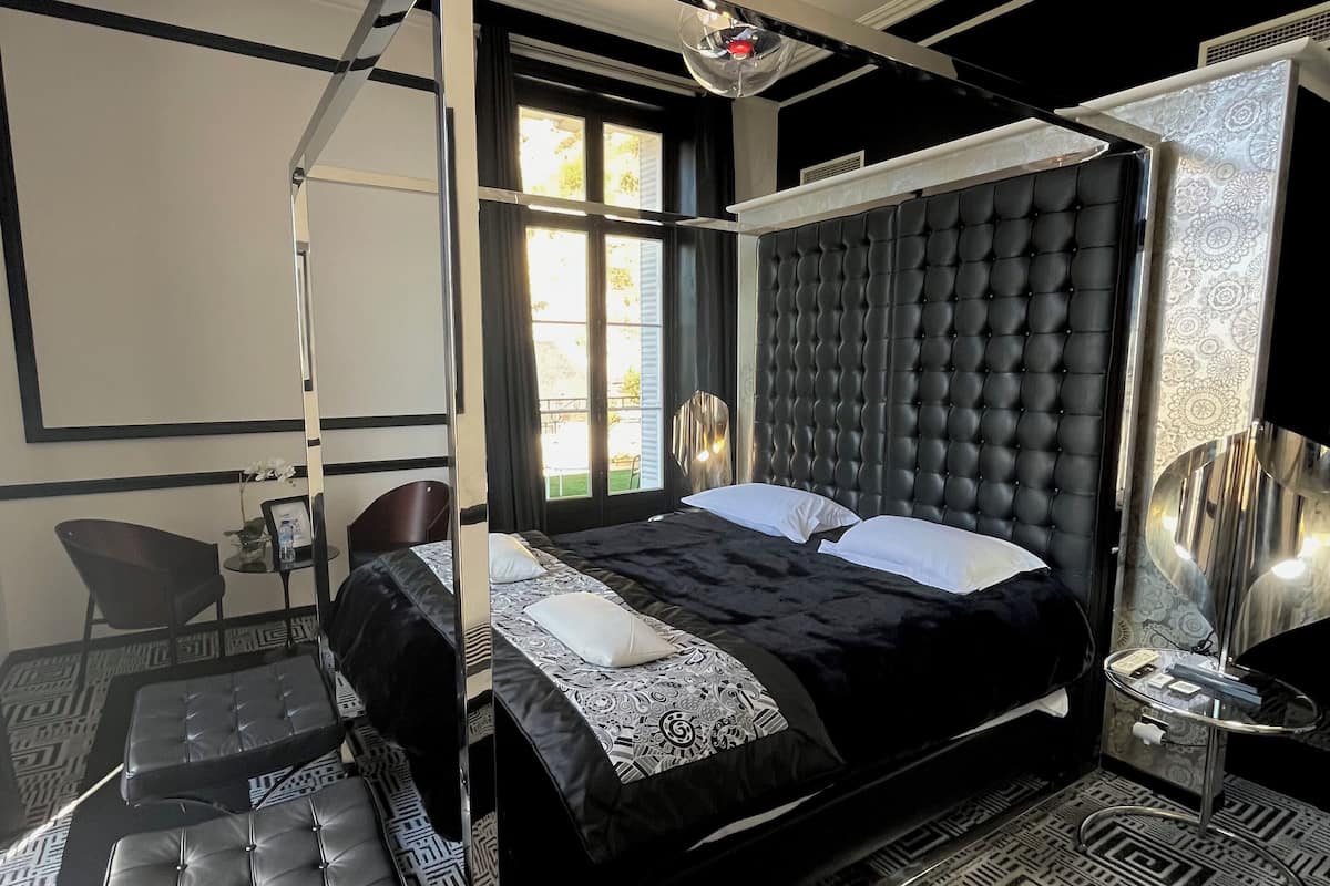 Premium bedding, in-room safe, individually decorated, desk