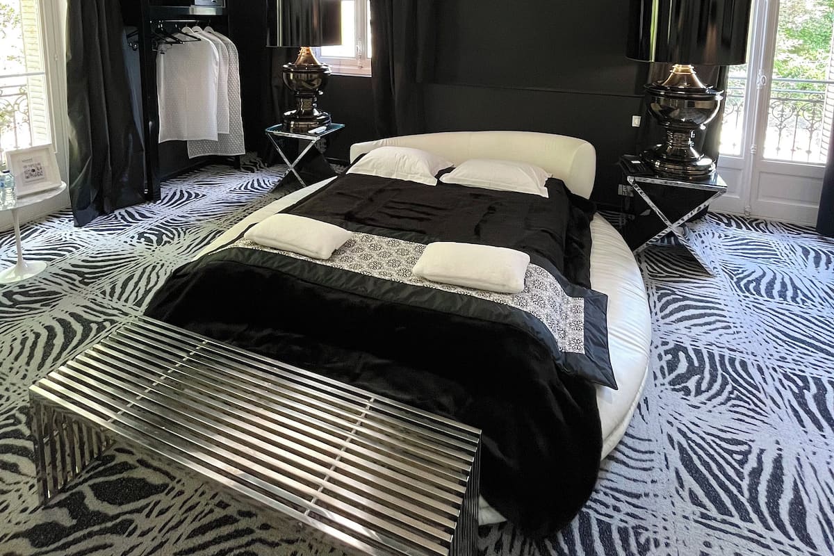 Premium bedding, in-room safe, individually decorated, desk