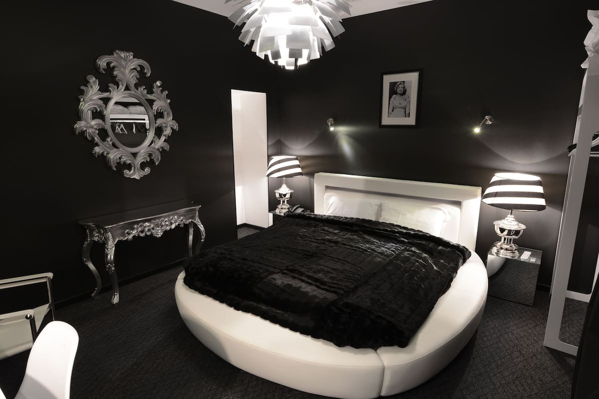 Premium bedding, in-room safe, individually decorated, desk