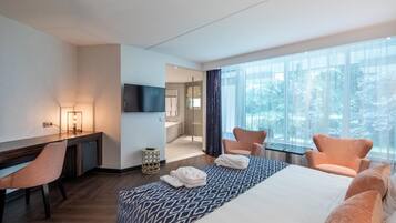 Een kluis op de kamer, een bureau, babybedden, gratis wifi