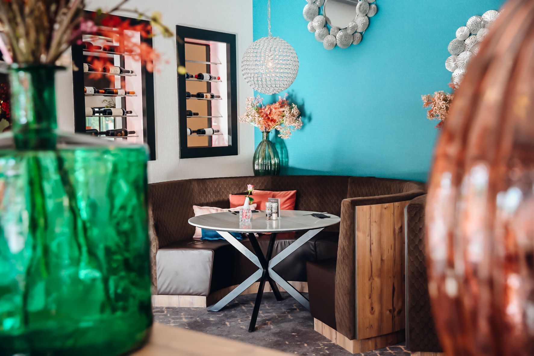 breakfast, lunch and dinner served