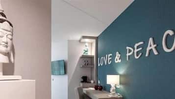 Suite junior, 1 cama King size | Caja de seguridad en la habitación, escritorio, cunas y wifi gratis