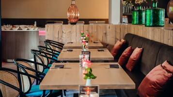 Dagelijks ontbijtbuffet (EUR 16.00 per persoon)