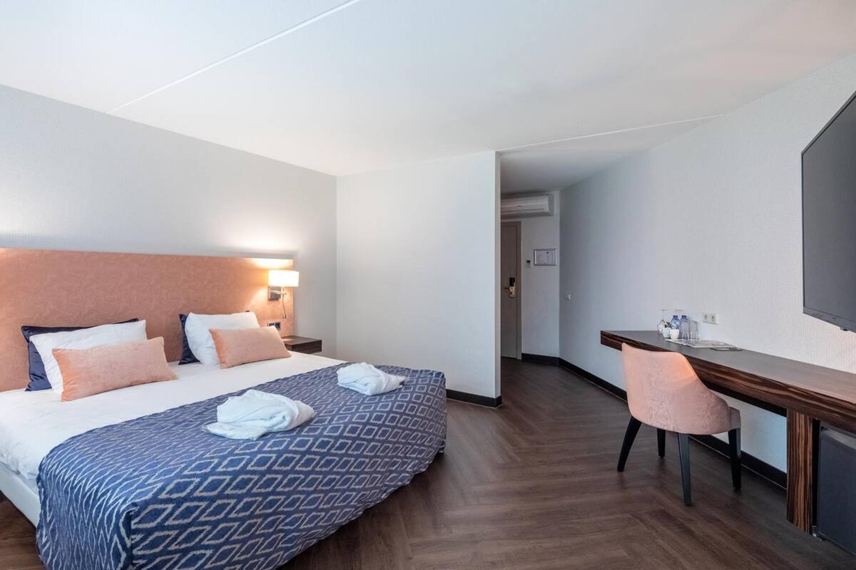 Suite Junior, 1 très grand lit | Coffres-forts dans les chambres, bureau, lits bébé (en supplément)