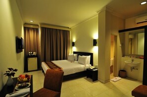 Deluxe Room | Minibar, in-room safe, rollaway beds, free WiFi