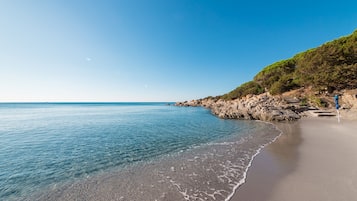 Private beach nearby, free beach shuttle, sun-loungers, beach umbrellas