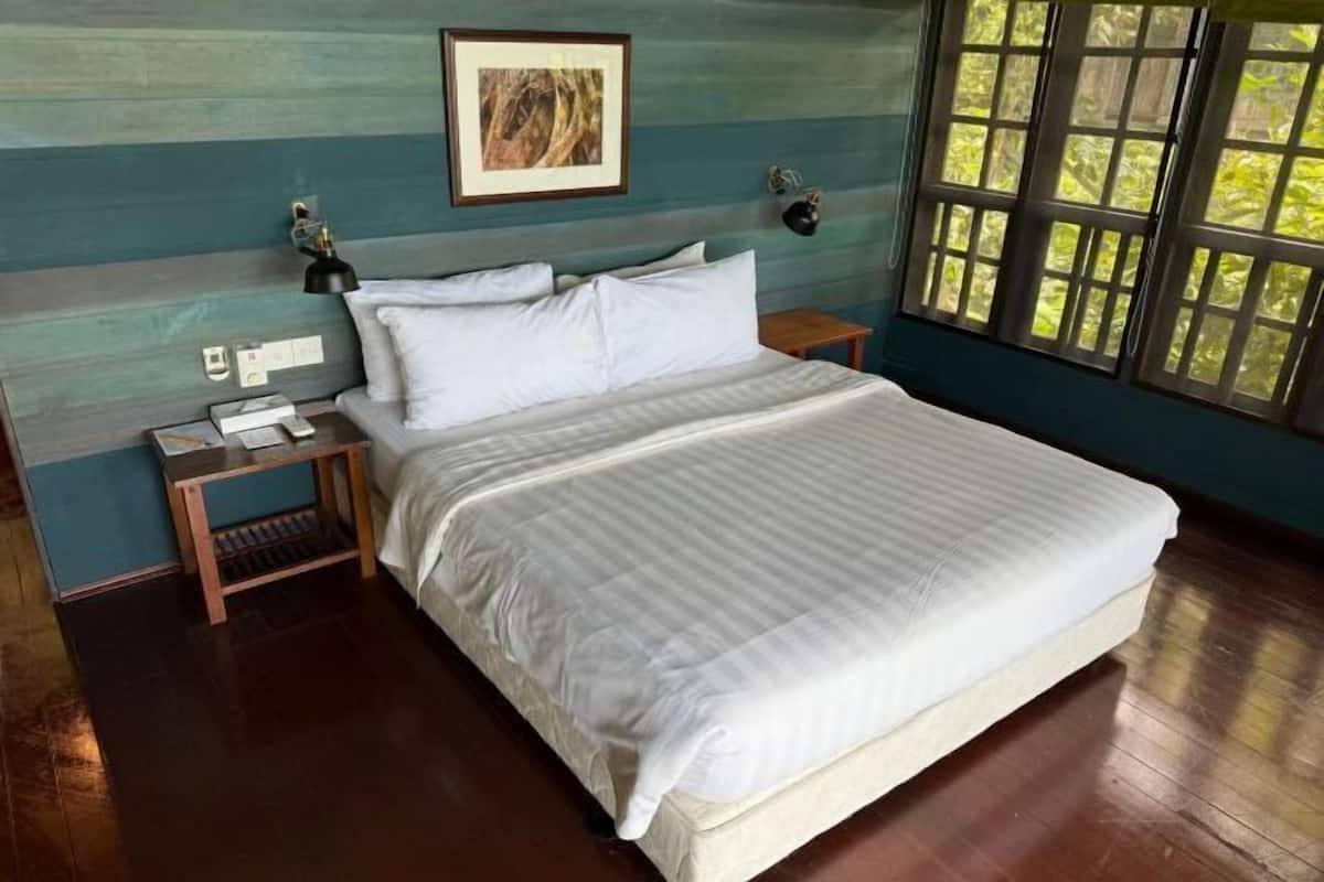 Desk, bed sheets