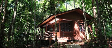 2 Bedroom Cabin for 6 People | Meja, cadar katil 