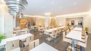 فطور أوروبي يوميًا مقابل رسوم