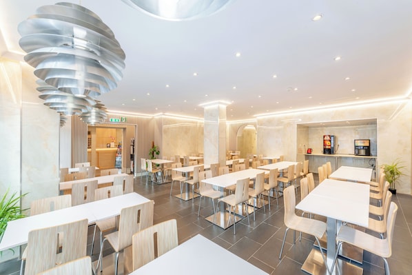 Daily continental breakfast (EUR 8 per person)