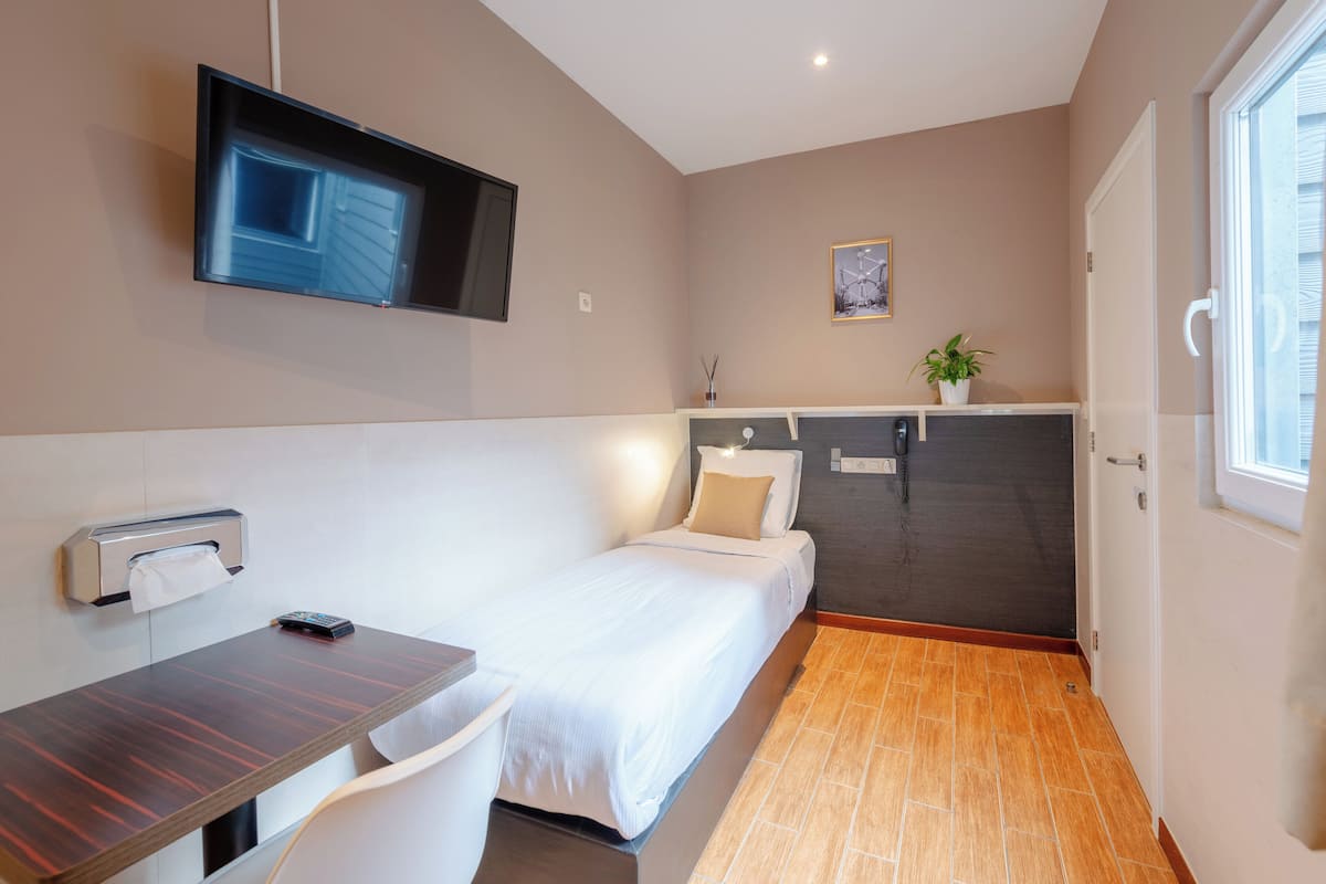 Standardzimmer, 1 Einzelbett | Zimmersafe, Schreibtisch, Verdunkelungsvorhänge, schallisolierte Zimmer