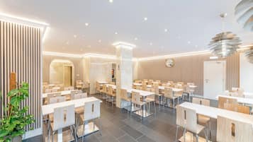 Kontinental morgenmad hver dag (8 EUR pr. person)