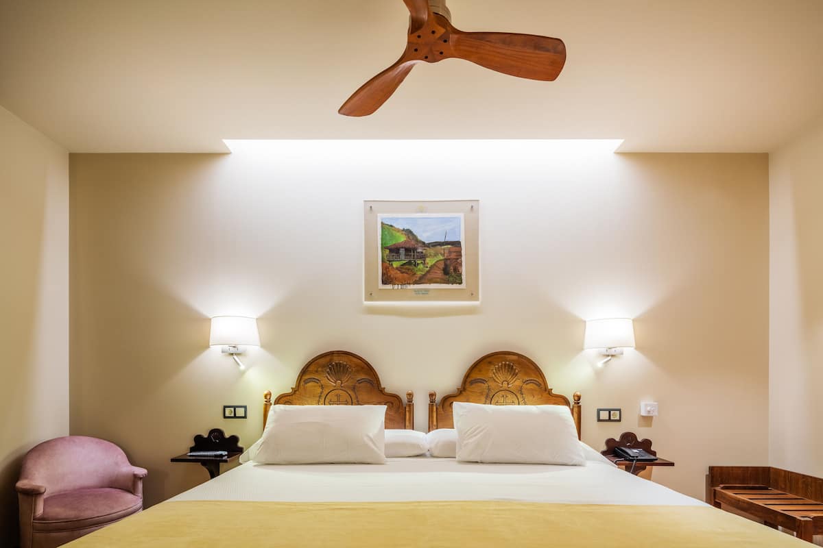 Basic Double Room | In-room safe, desk, free WiFi, bed sheets