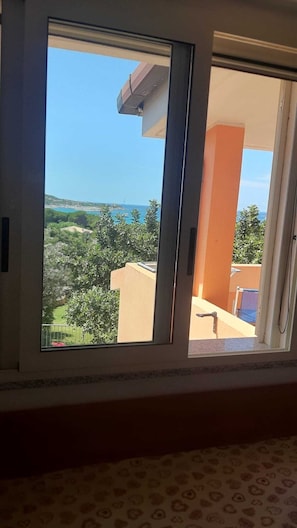 Standard-Apartment, 1 Schlafzimmer, Meerblick (2 persone) | Wohnbereich | Flachbildfernseher