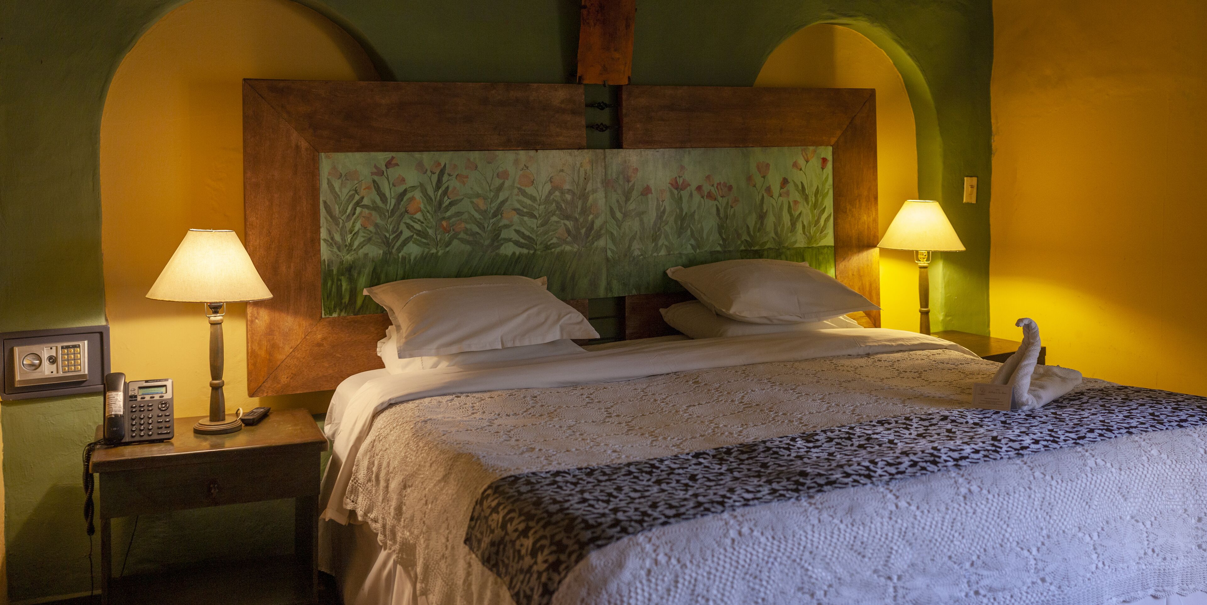 suite, fireplace | premium bedding, tempur-pedic beds, minibar, in-room safe