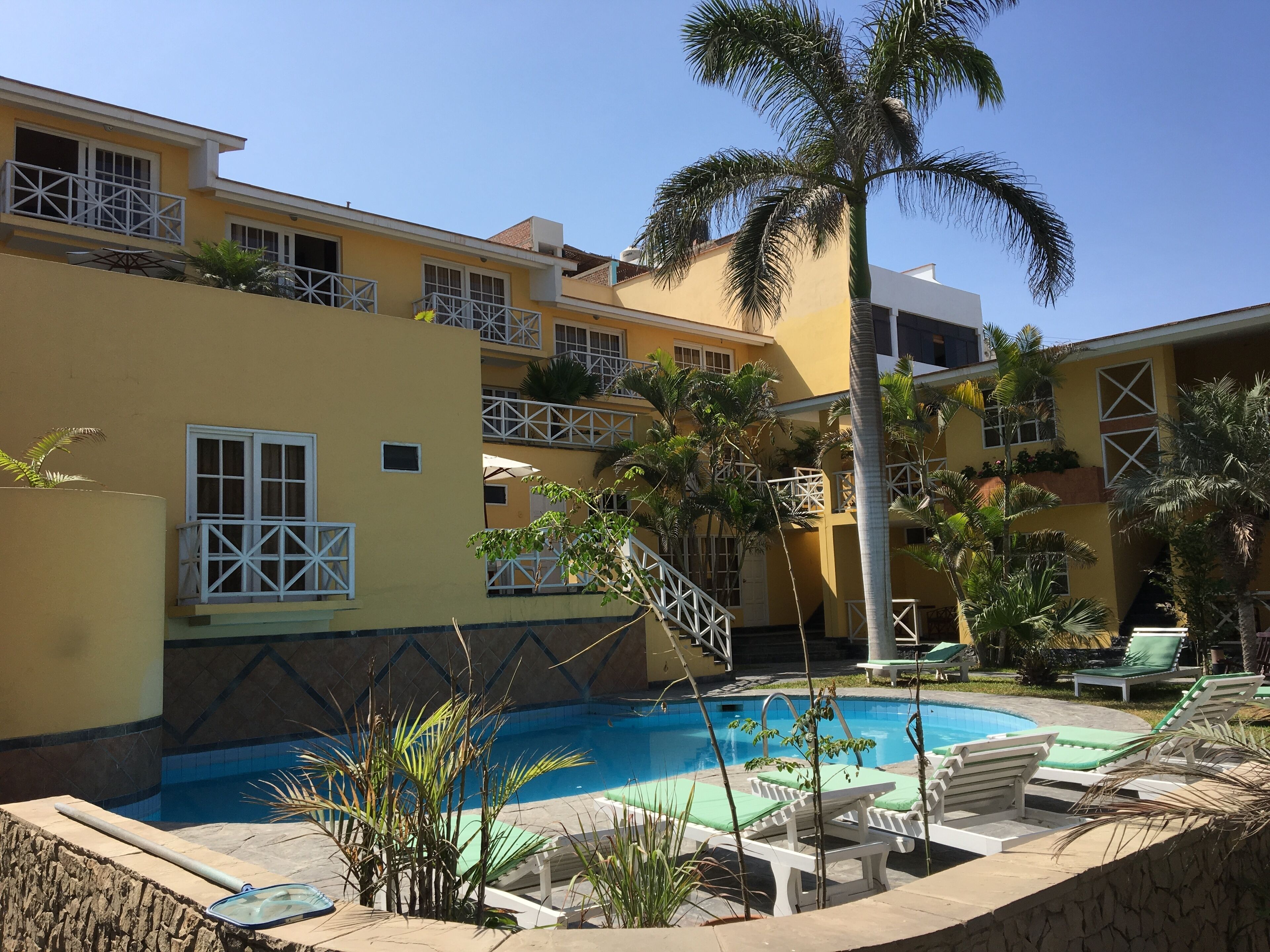 outdoor pool, open 9 am to 7 pm, pool loungers