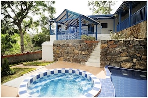 Tina de hidromasaje al aire libre