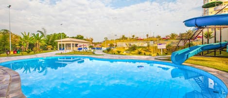 5 piscinas externas