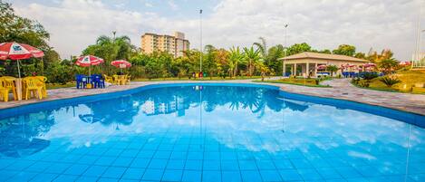 5 outdoor pools