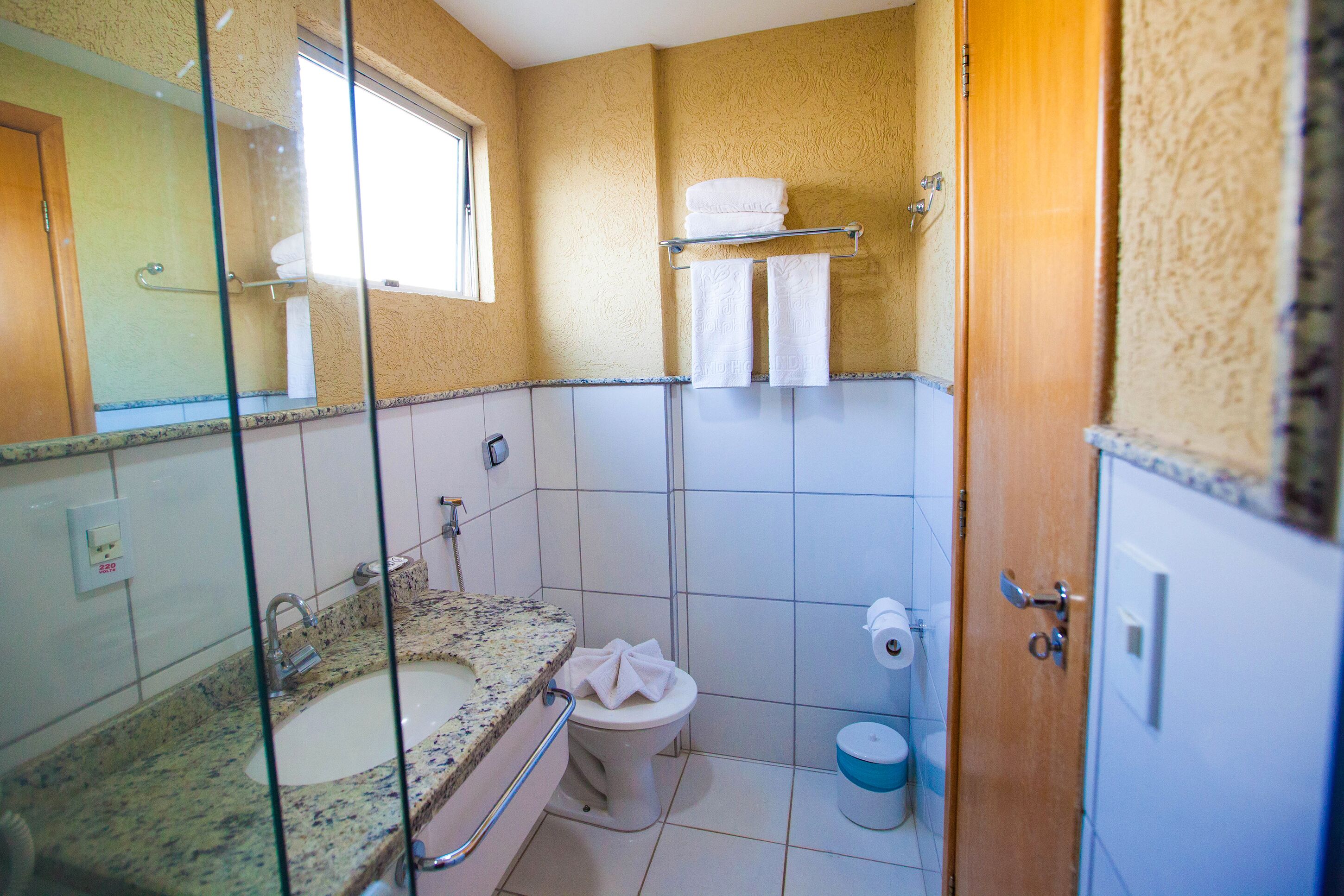 Foto - Golden Dolphin Express