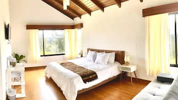 Elite Room, 1 Bedroom, Jetted Tub, Mountain View | 1 bedroom, down comforters, desk, soundproofing